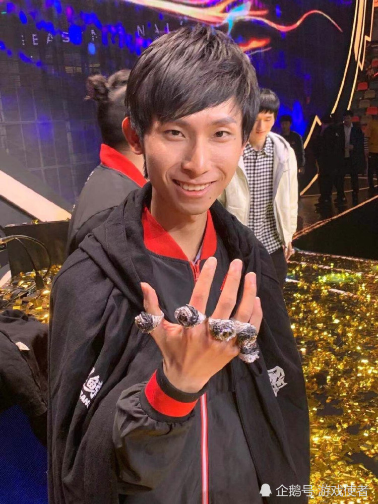 ag梦泪爆料自己身高149cm,体重300斤,只因对手触犯了梦嫂