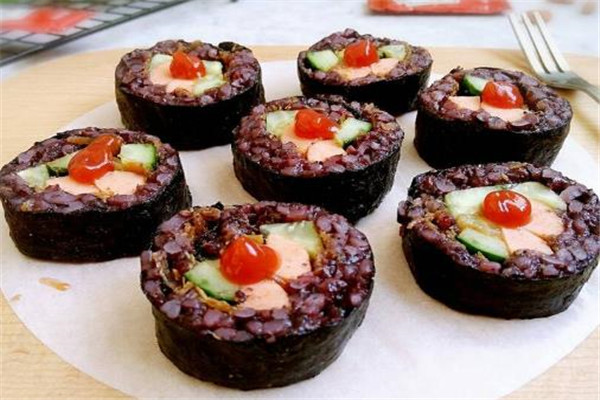 美味营养早餐--黑米寿司卷