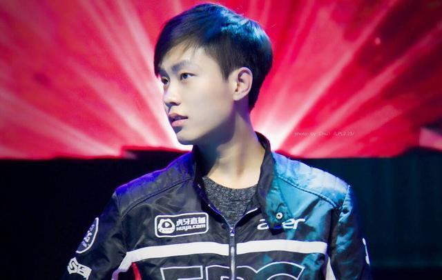 故意带edg节奏?korol坦言:在edg月薪几千,在rng年薪百万