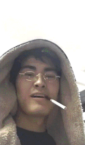 如今,篮子拍摄抽象视频,已经与正儿八经的生活没有本质区别.