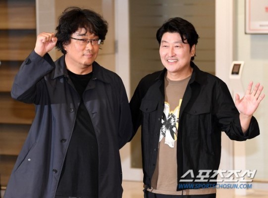 《寄生虫》斩获奥斯卡四项大奖 奉俊昊与宋康昊5次合作皆为精品