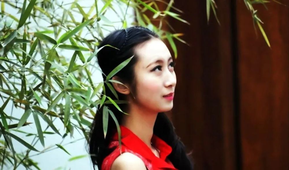 蔡秀娟:鹧鸪天万象风迎翠绿春