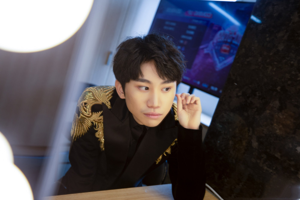 doinb抱怨发了近五万元红包,自己生日只收到4000块