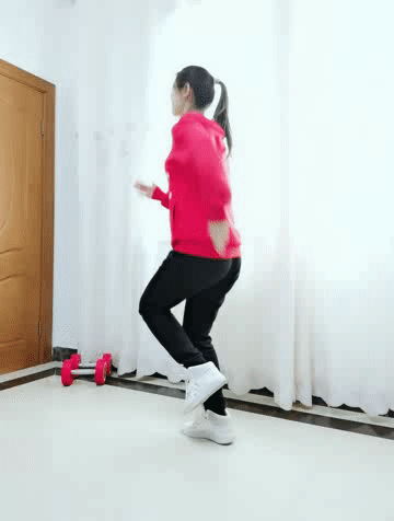 单脚跳&双脚并脚跳跨步跳&左右摇摆跳小贴士体能练习过后别忘了拉伸