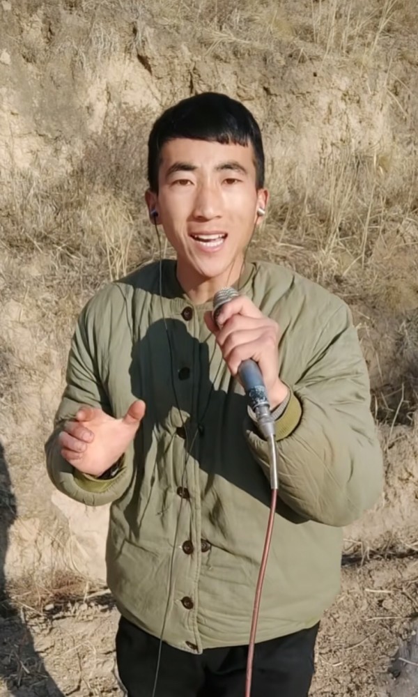 农村娃宝军爆料余额只剩100多万!