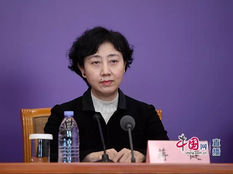 钟南山院士领衔专家组认为磷酸氯喹治疗新冠肺炎具有疗效