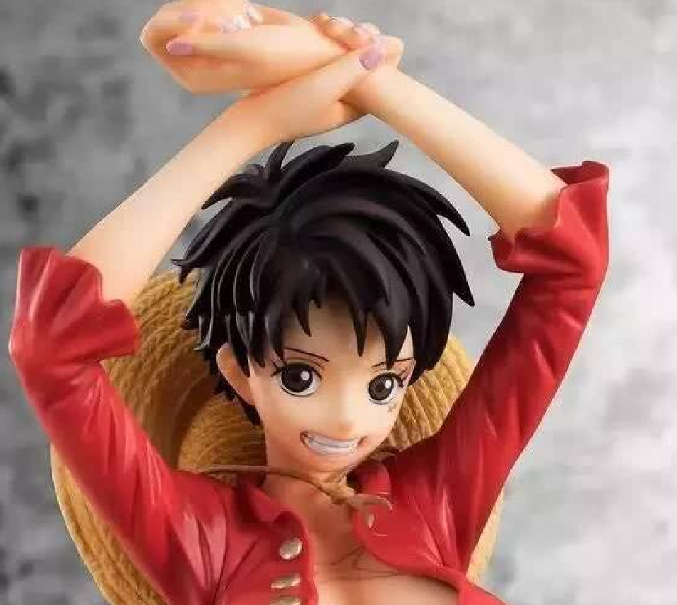 路飞手办被恶搞,变换性别就算了,看到最后一张,网友:童年阴影