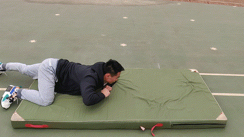 绕踝腕关节5.原地高抬腿跑4.侧压腿3.弓步压腿2.体转运动1.