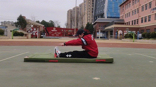 平衡素质练习1●单脚支撑平衡2●燕式平衡3●跳绳(单摇跳,双摇跳){第