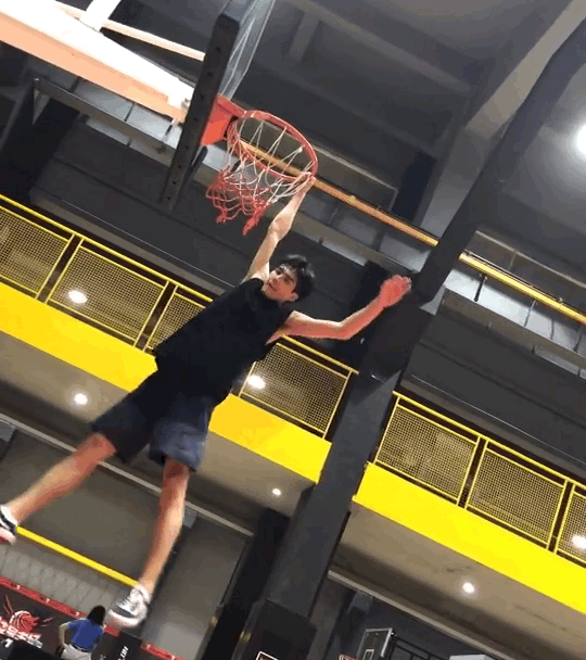 你知道大张伟有不输杨幂的女团腿吗