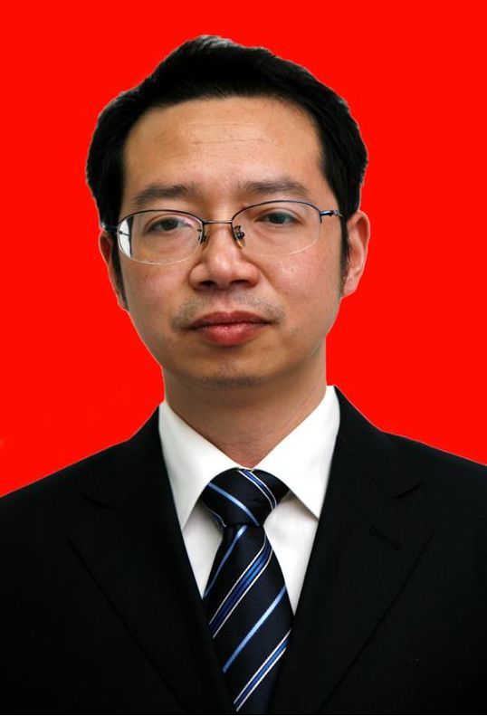 疫情发生后,曾宪升同志临危受命,担任市新冠肺炎医疗救治专家组组长