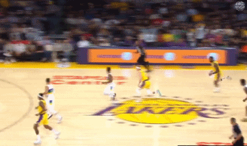 詹姆斯又上演死亡隔扣5慢镜3细节诠释今日最佳扣篮诞生