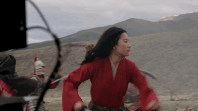 温柔天仙秒变英勇战士刘亦菲究竟凭什么拿下花木兰