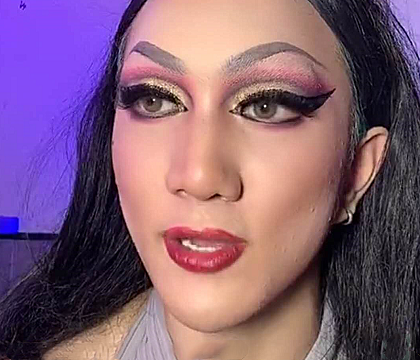 韩美娟重回直播界,不小心暴露身后题板上的字,可真是大胆