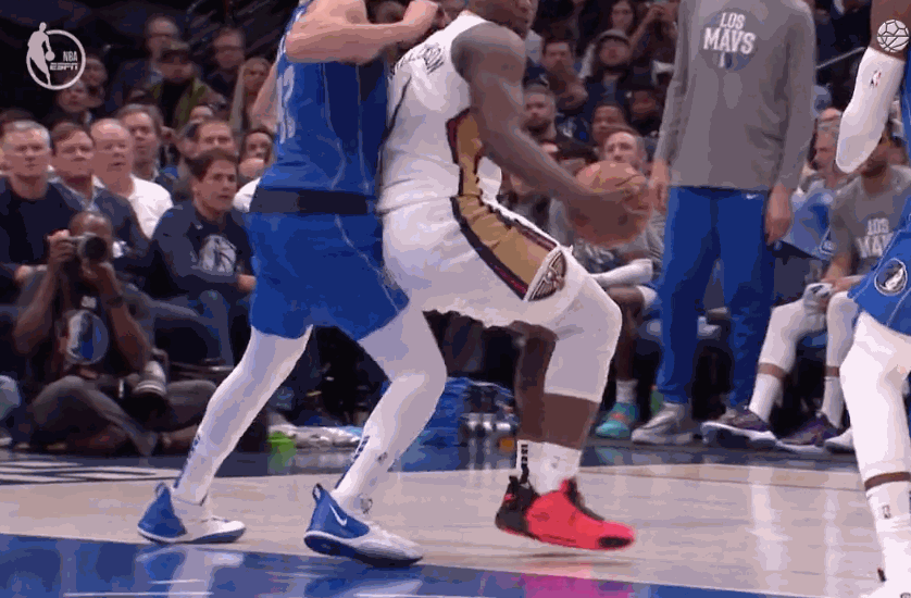 258斤成锡安负担一战暴露体能大问题被帽翻多次狼狈倒地