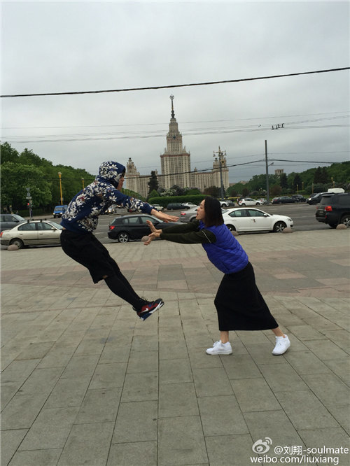 刘翔骑在吴莎脖子上秀恩爱这个姿势被网友骂惨