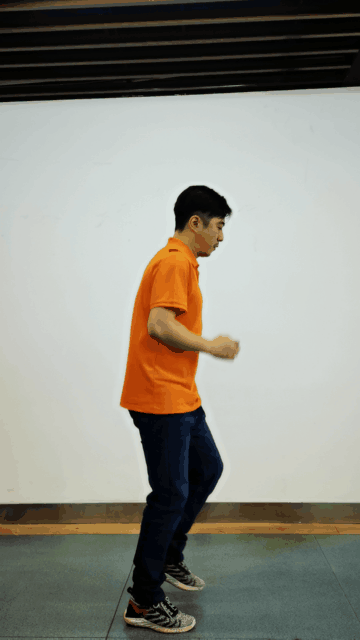 注意事项:根据自身能力选择跑步频率;有踝,膝关节肿胀或疼痛者,禁做.