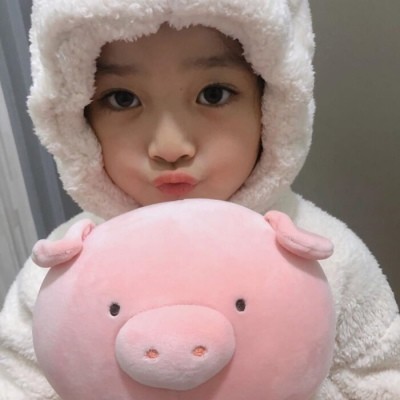 "她笑:"傻孩子,你还小"十年后