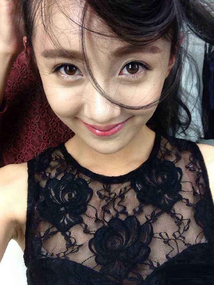 张丰毅和吕丽萍的儿媳妇,出道5年发展平平,搭档靳东后走红