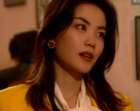 李亚鹏前妻才艺多,王菲早期拍戏游刃有余,中分造型光彩照人