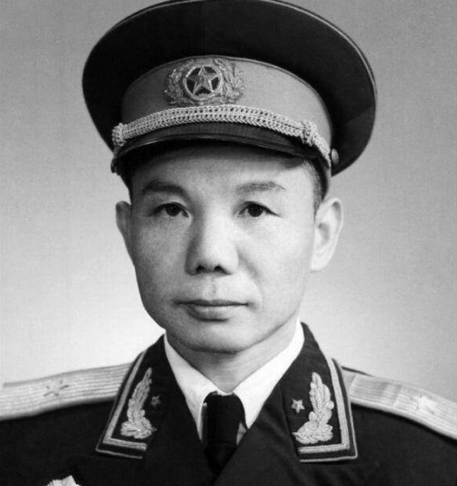 王近山抱着娃娃打仗,部属批评搞特殊待遇,刘伯承:写检讨