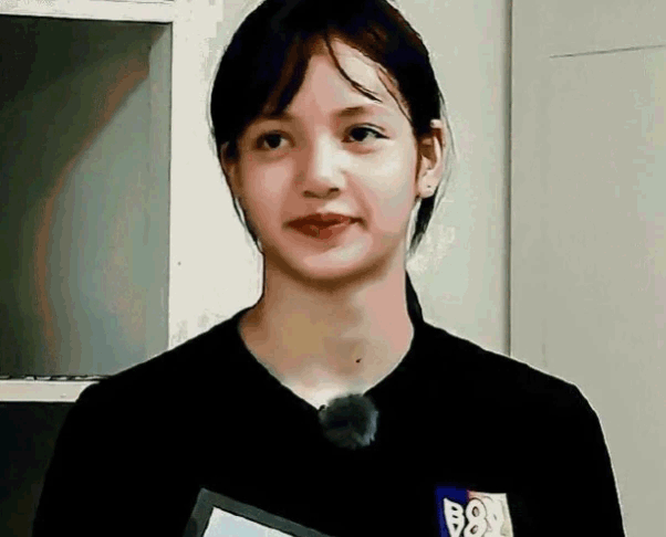 被吹爆颜值的lisa,大学照却丑出新高度,韩系爱豆美颜前后差距太大