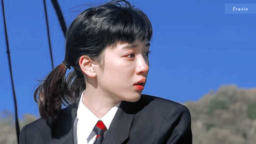 五官和脸型流畅圆钝的苍井优,跟永野芽郁一样,都是智力感稍弱,让人忍