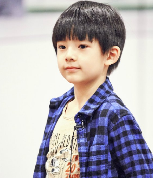 董洁儿子才是"整容式"长大,小时候帅成杨洋,长大与潘粤明复制!