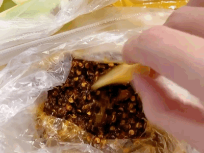 老板娘多给些)此时再来一份香酥绵软的炸洋芋来过渡一下要了洋芋豆腐