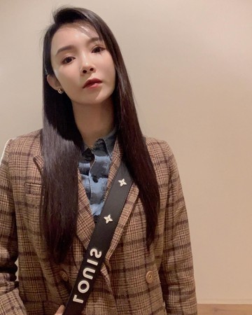 茵茵悼念刘真.(图/翻摄自脸书/康茵茵)