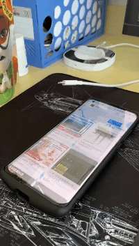 据网友表示,自己的小米10出现了屏幕自动滚动的诡异问题,在用户没有