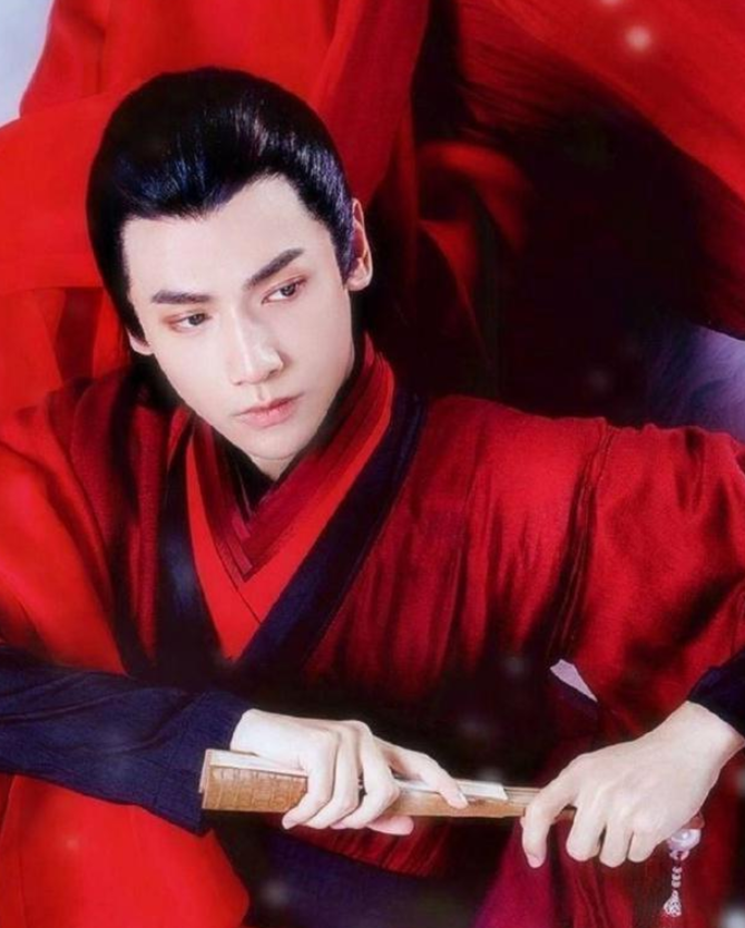邓伦红衣妖孽,朱一龙红衣气质,鹿晗红衣惊艳,看到肖战:惊呆