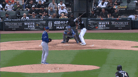 本垒打后甩棒在传统棒球观念里被认为是不尊重对手这次甩棒事件重新