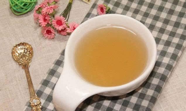 第二步:加适量的麦芽糖煮大概40分钟.