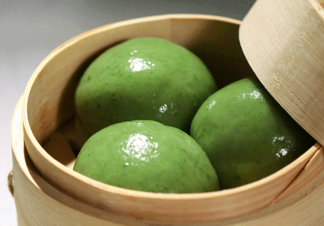 便做成了清明的时令点心——青团.