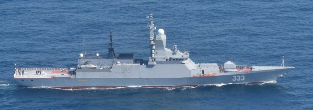 欺负美军疫情无航母俄军两艘2000吨级护卫舰沿日本列岛开始远航