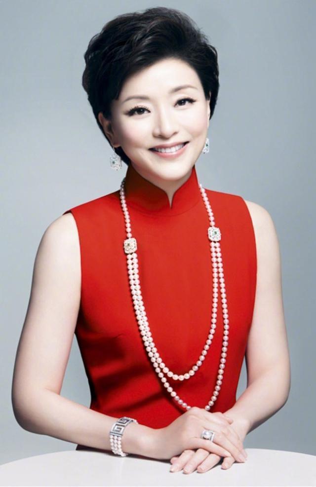 看杨澜穿旗袍的样子,章子怡林心如也得服!