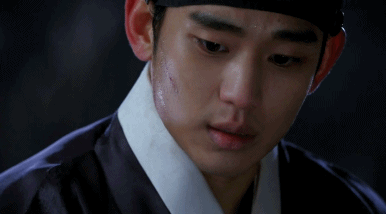 在都敏俊和宜花在逃亡的过程中被官兵团团围住,徐宜花也是为了保护