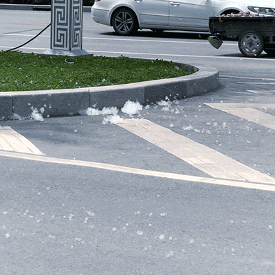 所以,杨柳絮纷飞的季节 大家可千万别玩火啊~ 杨柳絮到底有多易燃 您