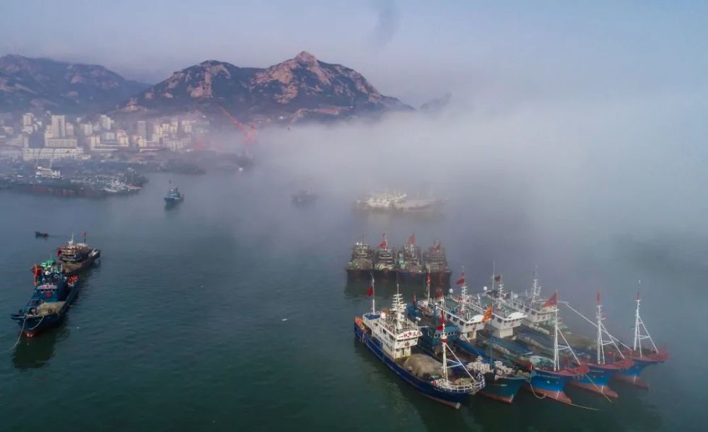 4月17日, 石島漁港上空出現平流霧景觀.