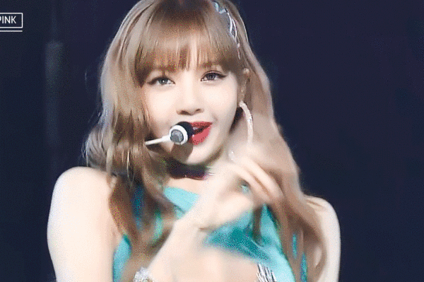 lisa出圈舞台《attention》气场全开!_腾讯新闻