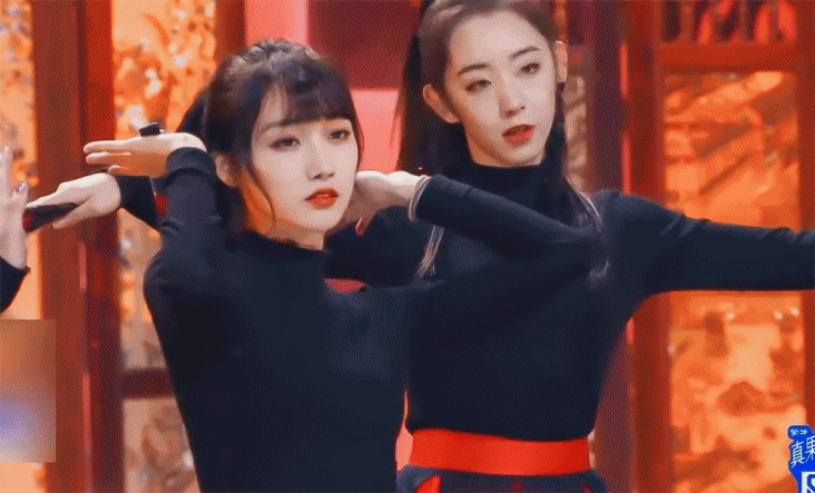 宋昕冉被称为“少女妲己”，当她穿上旗袍，我承认被她“魅惑”了
