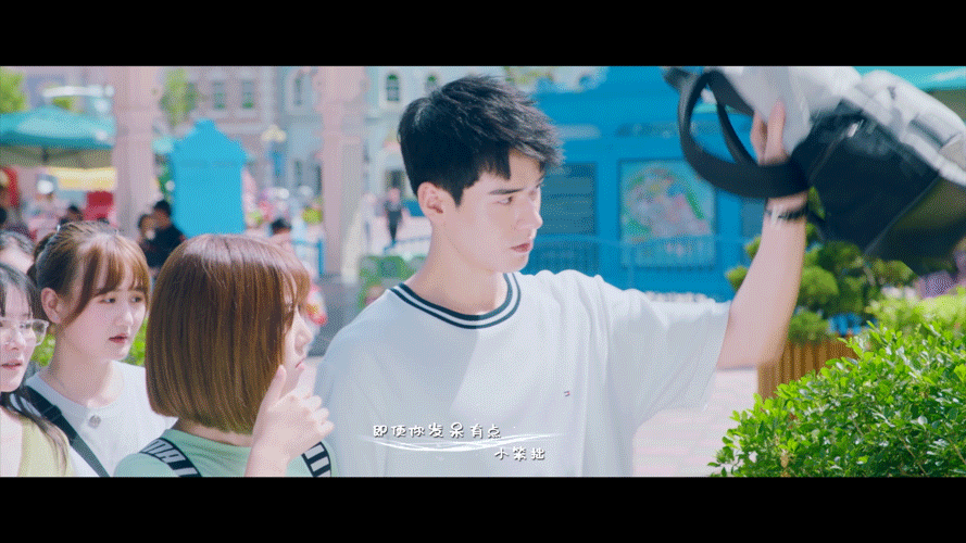 奔走相告刘人语说她的荧幕初吻给了龚俊龚俊还害羞了