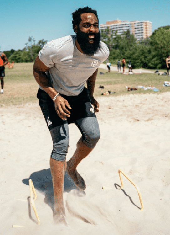 哈登脚趾严重变形,停赛还坚持锻炼,太不容易了