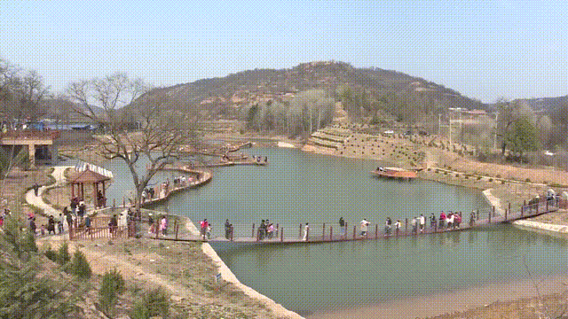 延安洛川县黄连河村准备了生态采摘,民俗文化体验等特色活动,让游客切