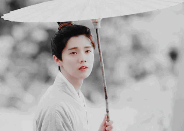 笑起来却是整个九州大陆无疑的美颜扛把子!