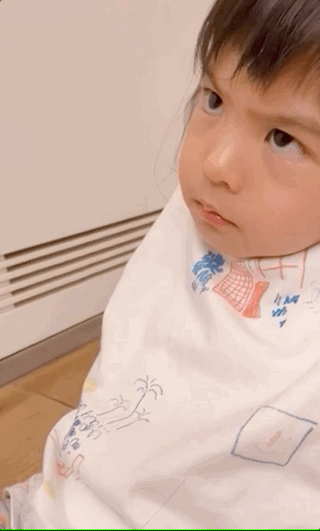 修杰楷父女玩谁笑谁输游戏波妞眉头紧皱翻白眼奶凶奶凶