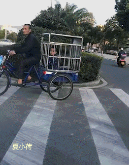 搞笑gif趣图:现在娶媳妇儿靠才艺,没有才艺只能靠