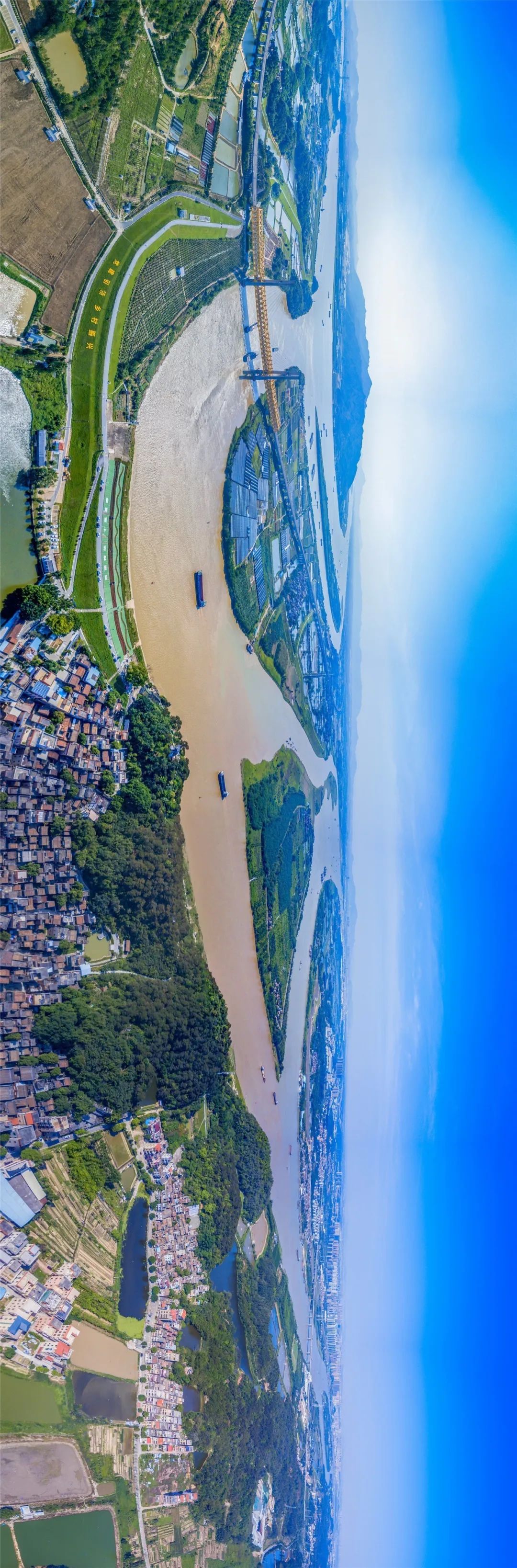 欣赏三江汇流奇观将手机横过来大地苍茫,气象万千登临