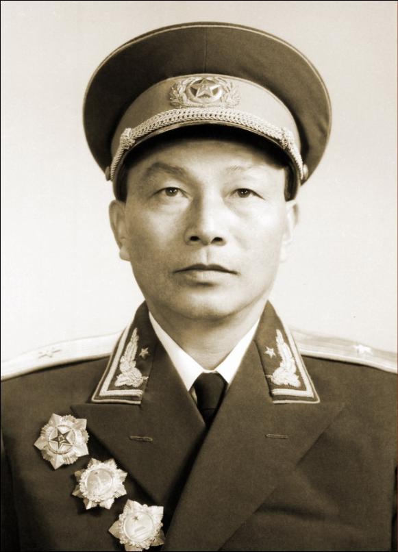 湖南熊姓开国将军三位一,熊飞少将,籍贯:湖南省湘潭县人.